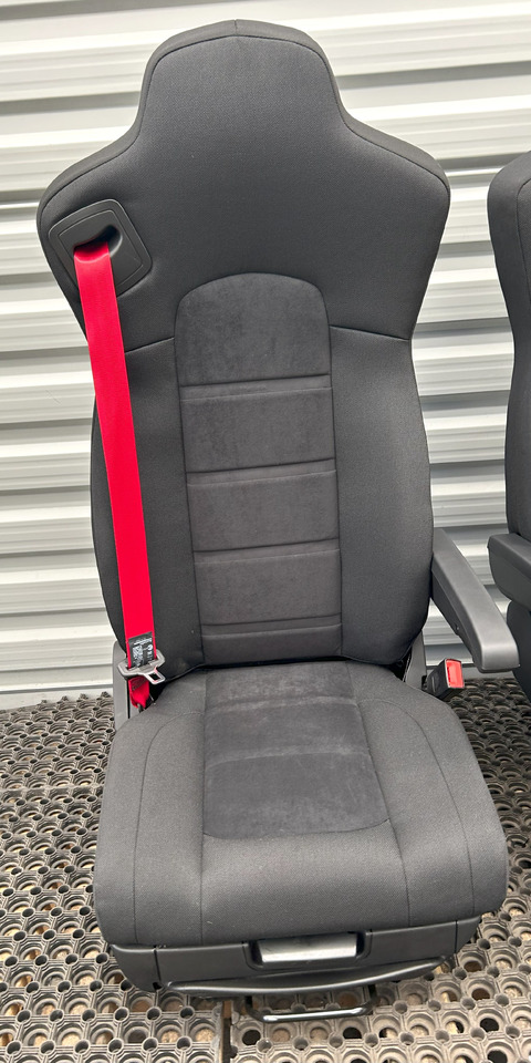 New Seat IVECO NEW SET OF SEATS IVECO S-WAY: picture 7