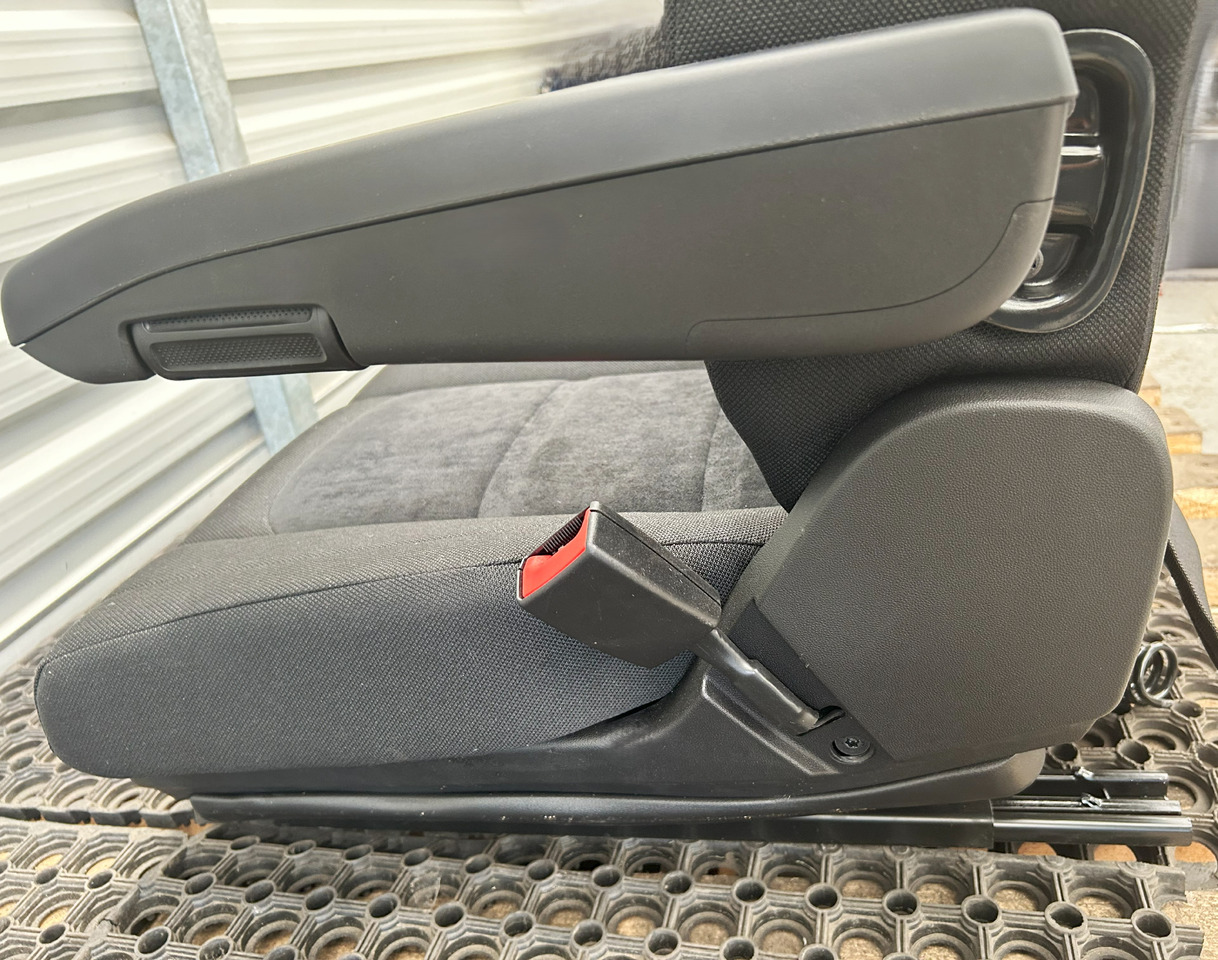 New Seat IVECO NEW SET OF SEATS IVECO S-WAY: picture 18