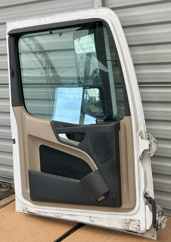 MERCEDES ACTROS MP4 DOOR LEFT WITH MIRROR - Door and parts: picture 5 MERCEDES ACTROS MP4 DOOR LEFT WITH MIRROR - Door and parts: picture 5