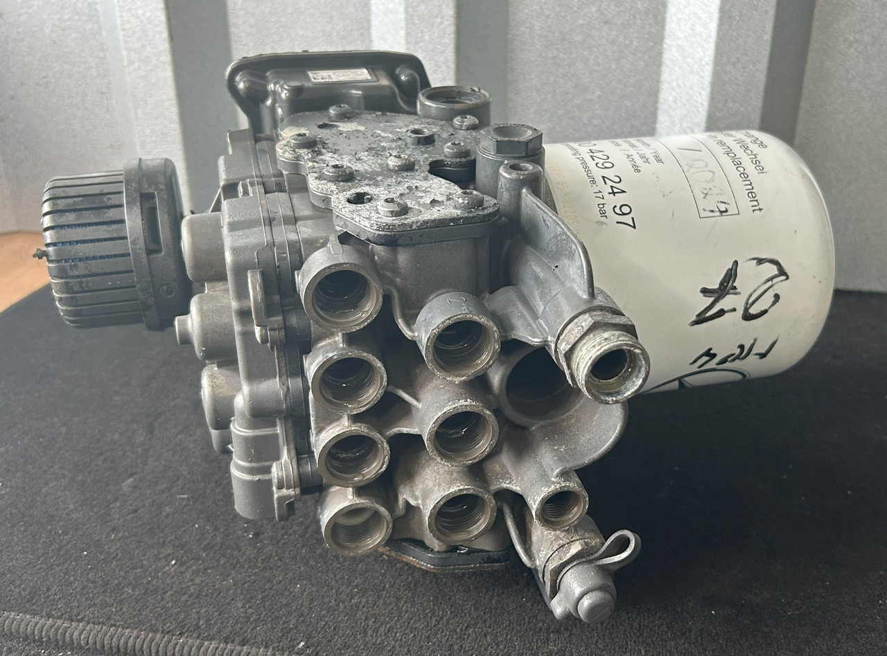 MERCEDES-BENZ ACTROS MP4 EAPU AIR DRYER EL 2204 K138271 - Brake parts for Truck: picture 4 MERCEDES-BENZ ACTROS MP4 EAPU AIR DRYER EL 2204 K138271 - Brake parts for Truck: picture 4
