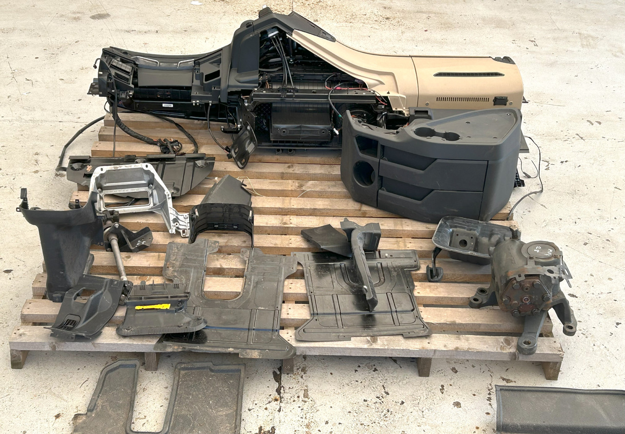 Cab MERCEDES-BENZ COMPLETE INTERIOR CONSOLE - DASHBOARD FOR A BRITISH MERCEDES ACTROS MP4: picture 12