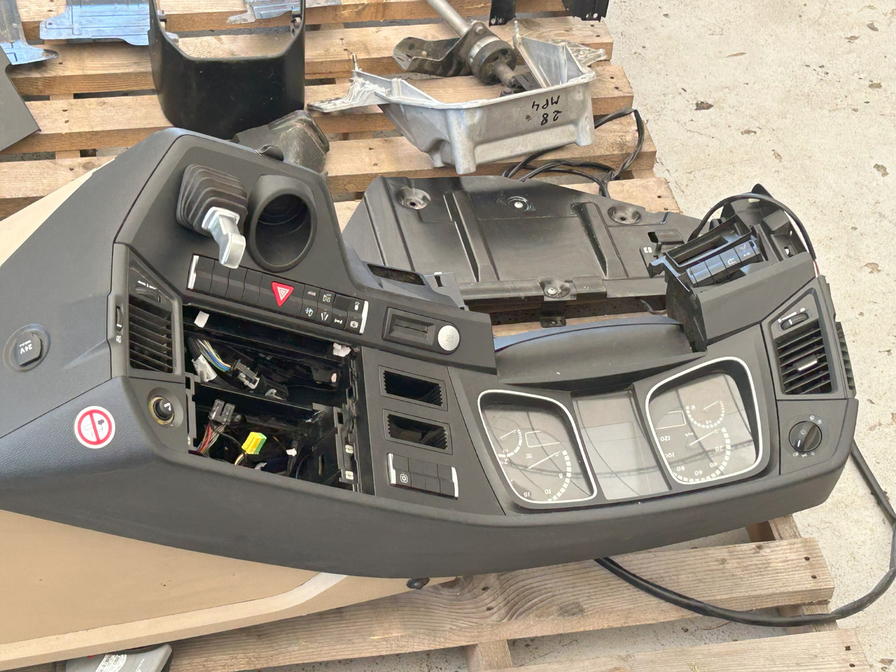 Cab MERCEDES-BENZ COMPLETE INTERIOR CONSOLE - DASHBOARD FOR A BRITISH MERCEDES ACTROS MP4: picture 25