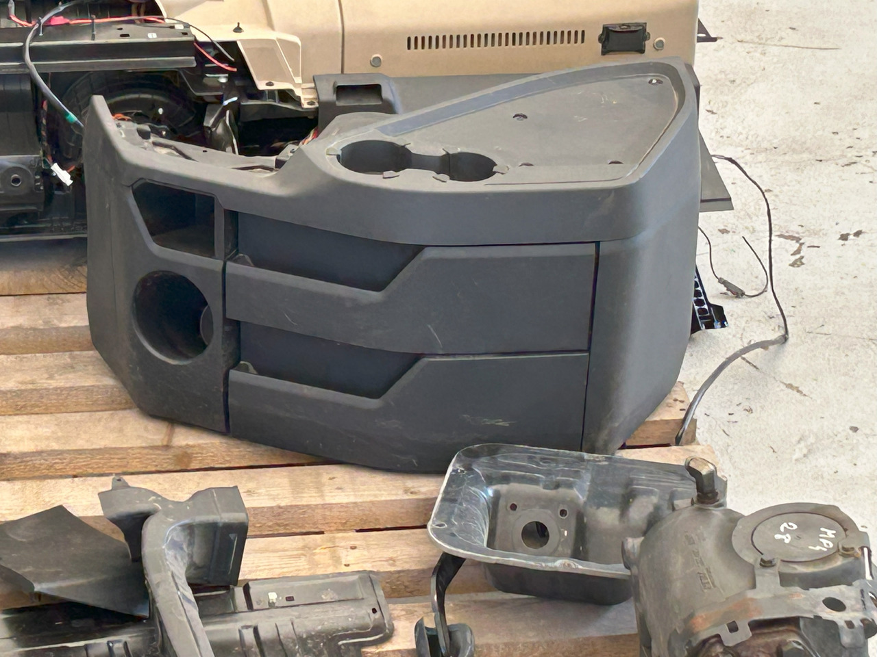 Cab MERCEDES-BENZ COMPLETE INTERIOR CONSOLE - DASHBOARD FOR A BRITISH MERCEDES ACTROS MP4: picture 6