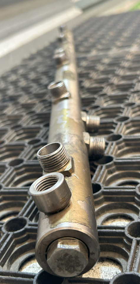 MERCEDES-BENZ Commonrail pressure pipe ACTROS MP4 - Fuel processing/ Fuel delivery for Truck: picture 2 MERCEDES-BENZ Commonrail pressure pipe ACTROS MP4 - Fuel processing/ Fuel delivery for Truck: picture 2