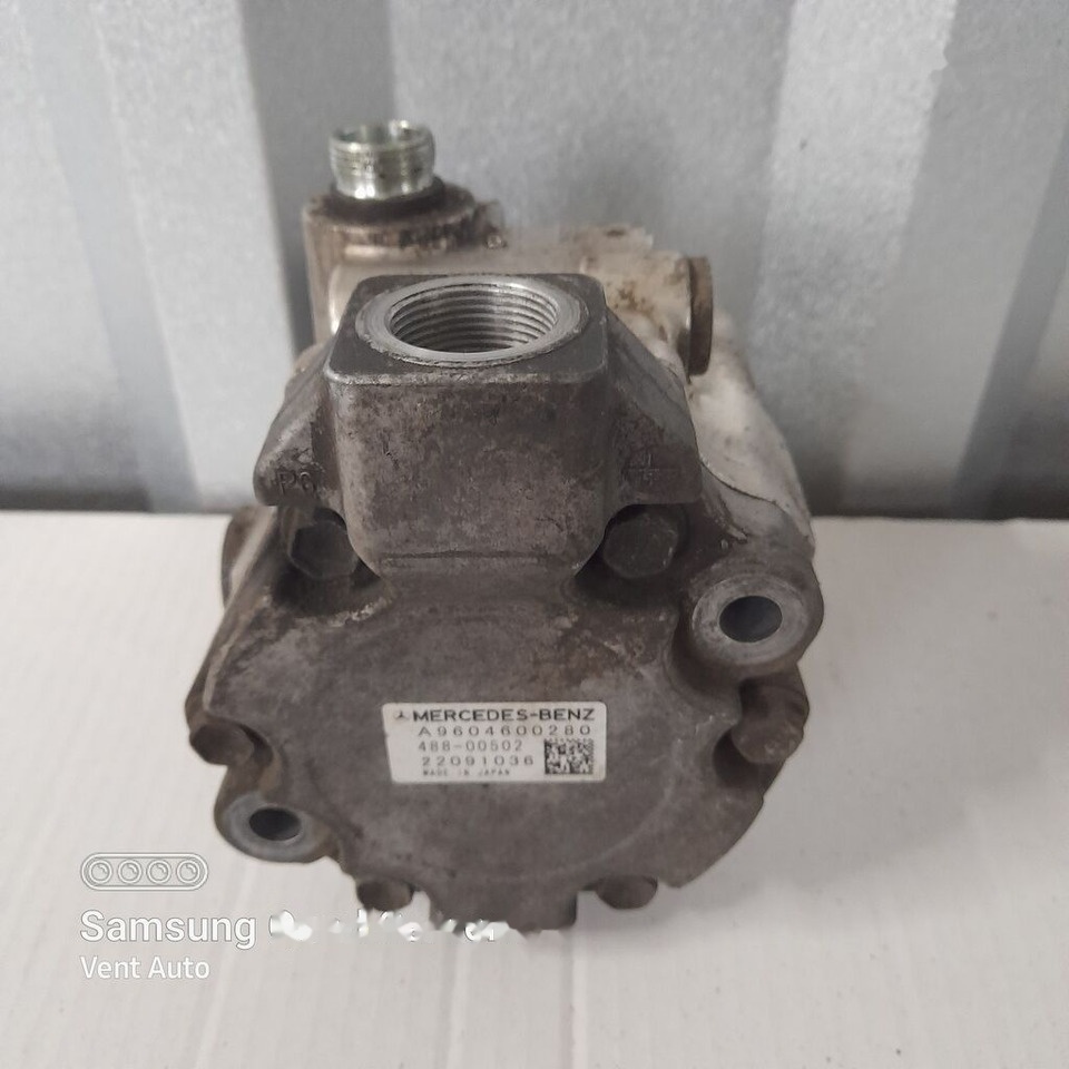 Mercedes-Benz A9604600280   Mercedes-Benz ACTROS MP4 A9604600280 truck - Steering pump for Truck: picture 4 Mercedes-Benz A9604600280   Mercedes-Benz ACTROS MP4 A9604600280 truck - Steering pump for Truck: picture 4