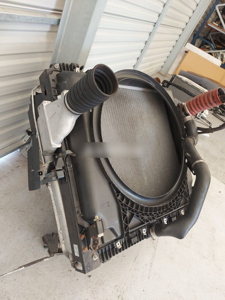 Mercedes-Benz ACTROS MP4 truck - Radiator for Truck: picture 1 Mercedes-Benz ACTROS MP4 truck - Radiator for Truck: picture 1