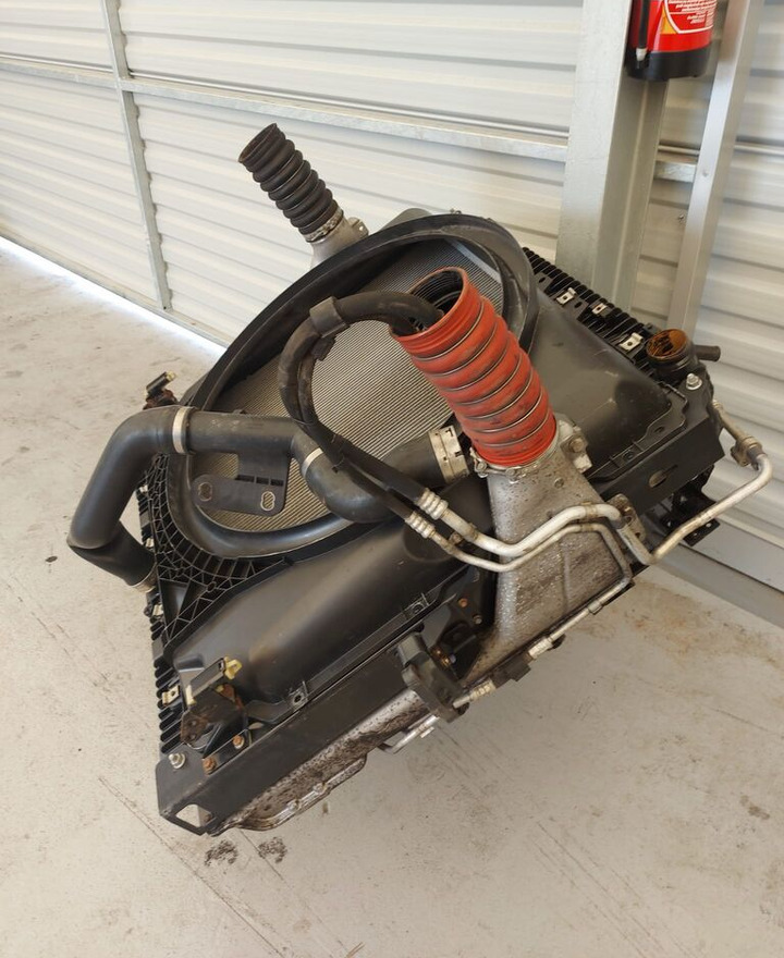 Mercedes-Benz ACTROS MP4 truck - Radiator for Truck: picture 2 Mercedes-Benz ACTROS MP4 truck - Radiator for Truck: picture 2