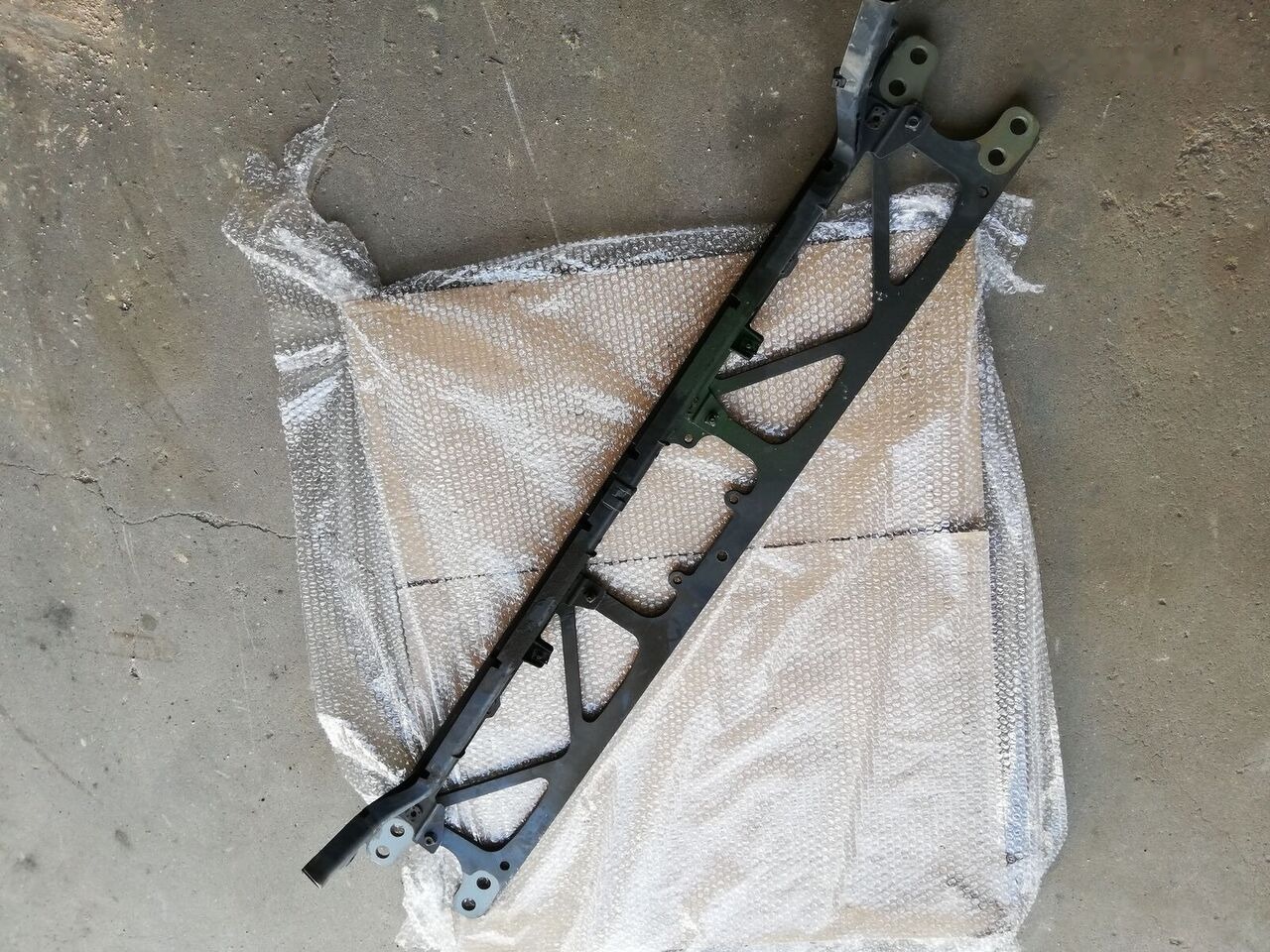 Pas przedni, strefa zgniotu DAF XF 106 truck - Bumper for Truck: picture 2 Pas przedni, strefa zgniotu DAF XF 106 truck - Bumper for Truck: picture 2