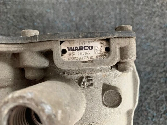 WABCO 1747137 DAF XF 106 truck - Brake valve for Truck: picture 2 WABCO 1747137 DAF XF 106 truck - Brake valve for Truck: picture 2