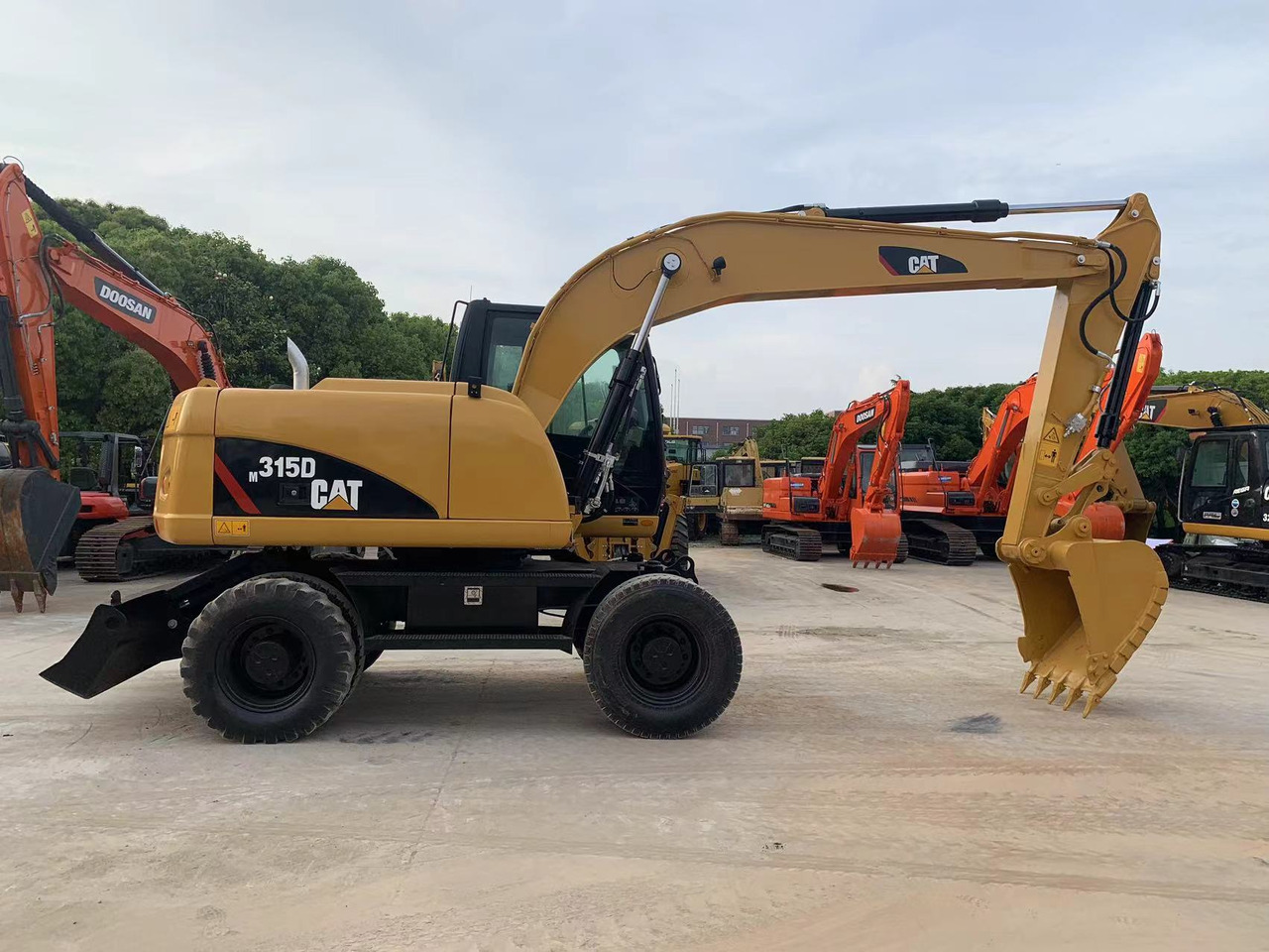 Caterpillar M315D Wheel Excavator Moving by Tires - Wheel excavator: picture 1 Caterpillar M315D Wheel Excavator Moving by Tires - Wheel excavator: picture 1