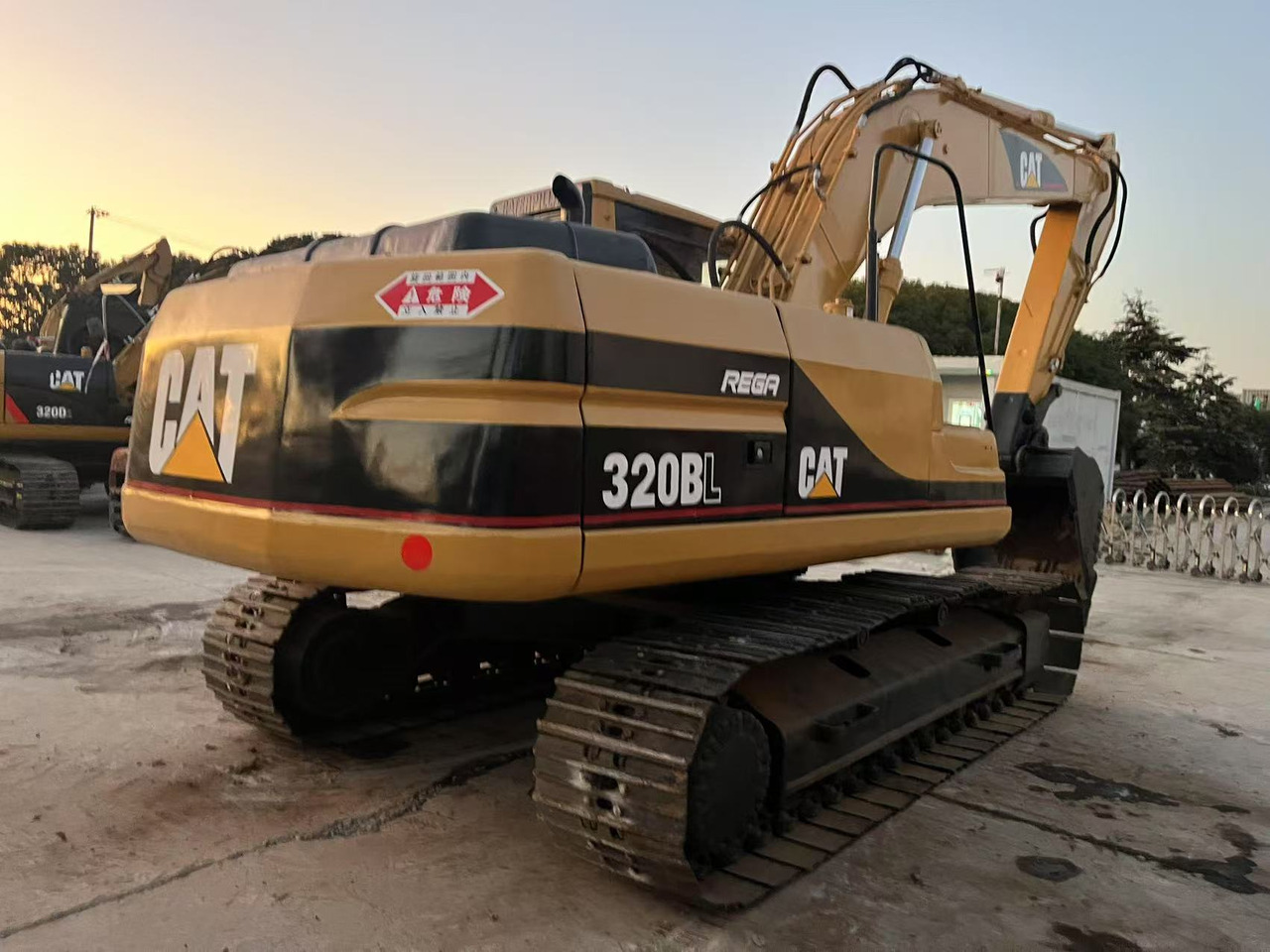 Caterpillar Used Excavator CAT 320BL - 103kW Cat 3066T Engine, 1.0m³ Standard Bucket Capacity, 20500kg Operating Weight - Crawler excavator: picture 4 Caterpillar Used Excavator CAT 320BL - 103kW Cat 3066T Engine, 1.0m³ Standard Bucket Capacity, 20500kg Operating Weight - Crawler excavator: picture 4