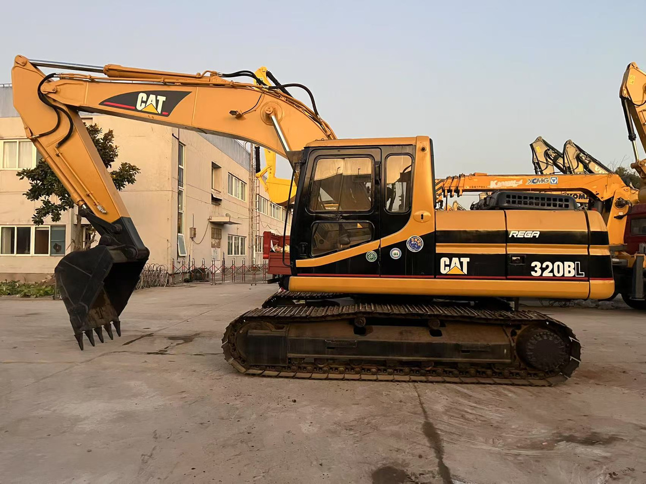 Caterpillar Used Excavator CAT 320BL - 103kW Cat 3066T Engine, 1.0m³ Standard Bucket Capacity, 20500kg Operating Weight - Crawler excavator: picture 2 Caterpillar Used Excavator CAT 320BL - 103kW Cat 3066T Engine, 1.0m³ Standard Bucket Capacity, 20500kg Operating Weight - Crawler excavator: picture 2