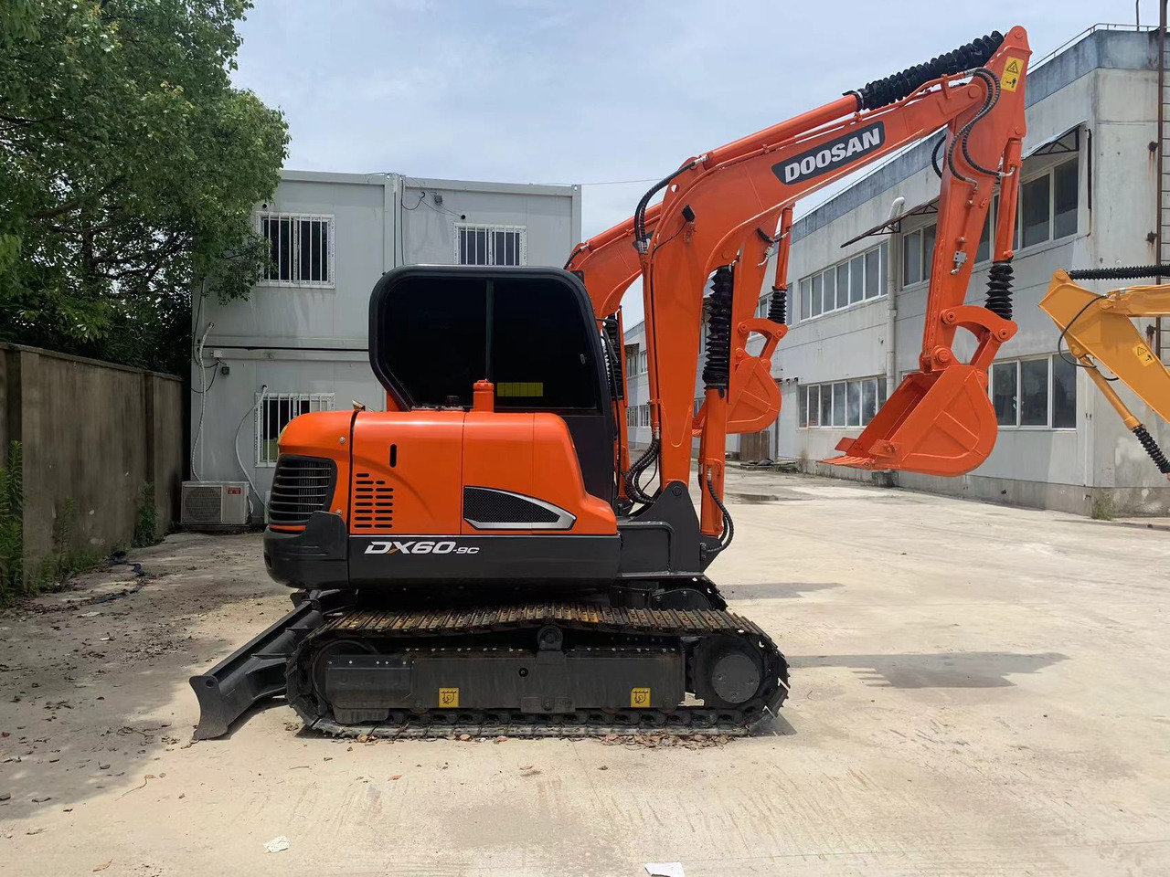 DOOSAN DX60 Good price 6 ton Small Excavator - Crawler excavator: picture 4 DOOSAN DX60 Good price 6 ton Small Excavator - Crawler excavator: picture 4