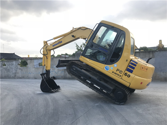 Komatsu PC60 Excavator 6 ton Small Digger Made in Japan - Crawler excavator: picture 1 Komatsu PC60 Excavator 6 ton Small Digger Made in Japan - Crawler excavator: picture 1