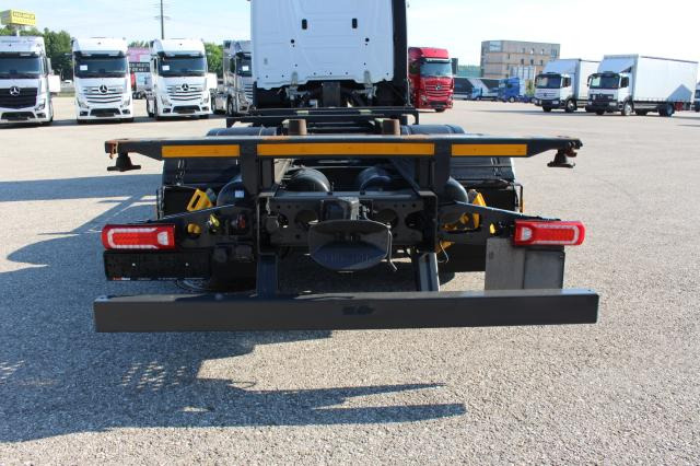 Container transporter/ Swap body truck Mercedes-Benz Actros 2545: picture 6