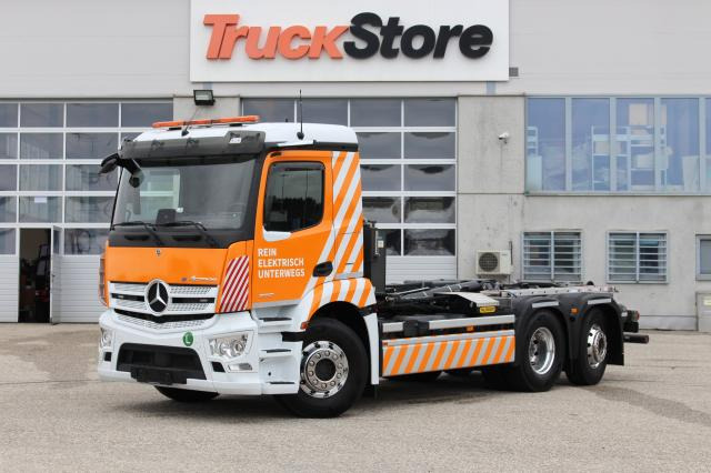 Mercedes-Benz eActros 300 L - Hook lift truck: picture 1 Mercedes-Benz eActros 300 L - Hook lift truck: picture 1