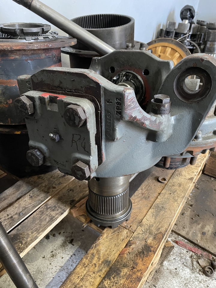 LIEBHERR A900C - Steering knuckle for Wheel excavator: picture 2 LIEBHERR A900C - Steering knuckle for Wheel excavator: picture 2