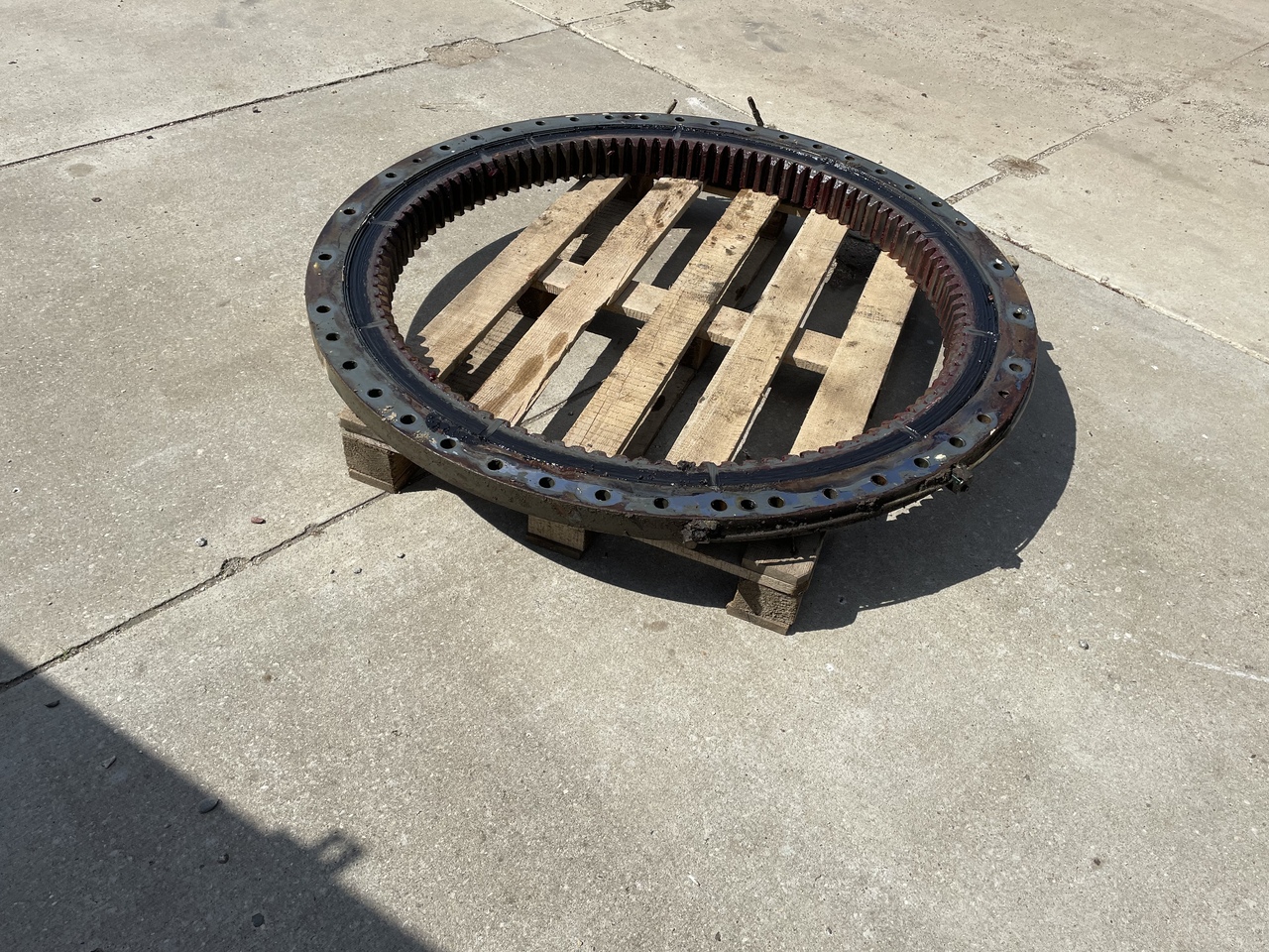 LIEBHERR R906 - Slewing ring for Excavator: picture 3 LIEBHERR R906 - Slewing ring for Excavator: picture 3