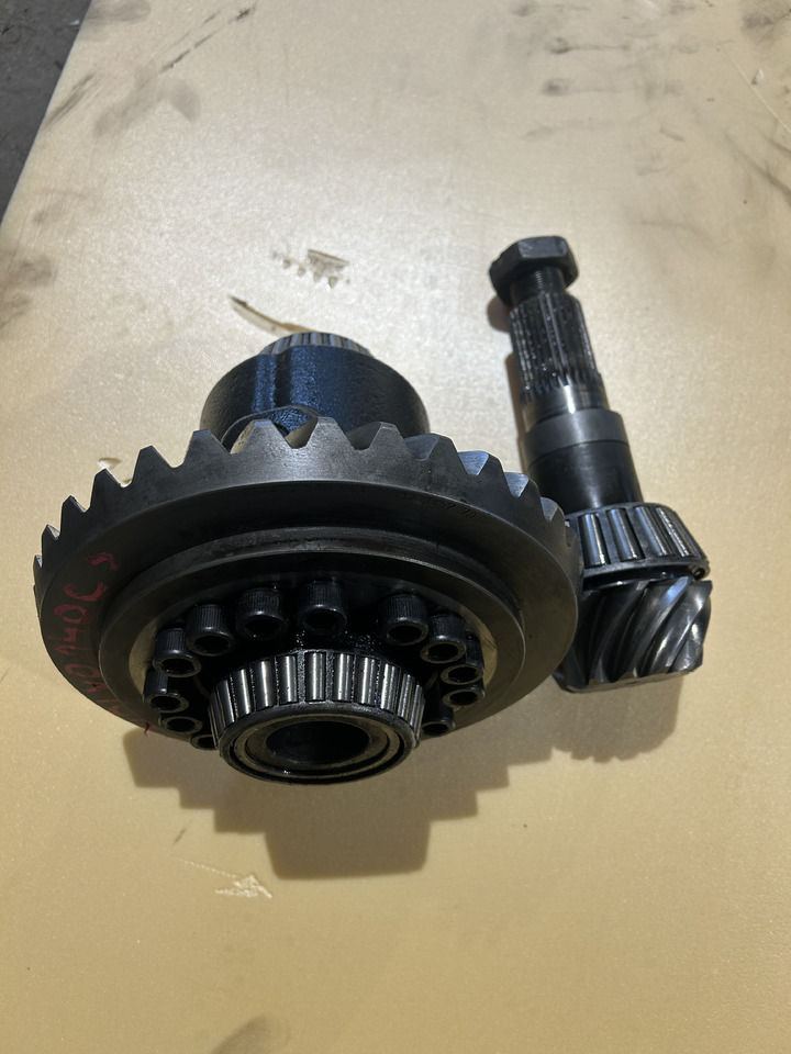 ZF 4472 348 064 35:12 - Differential gear for Wheel excavator: picture 1 ZF 4472 348 064 35:12 - Differential gear for Wheel excavator: picture 1