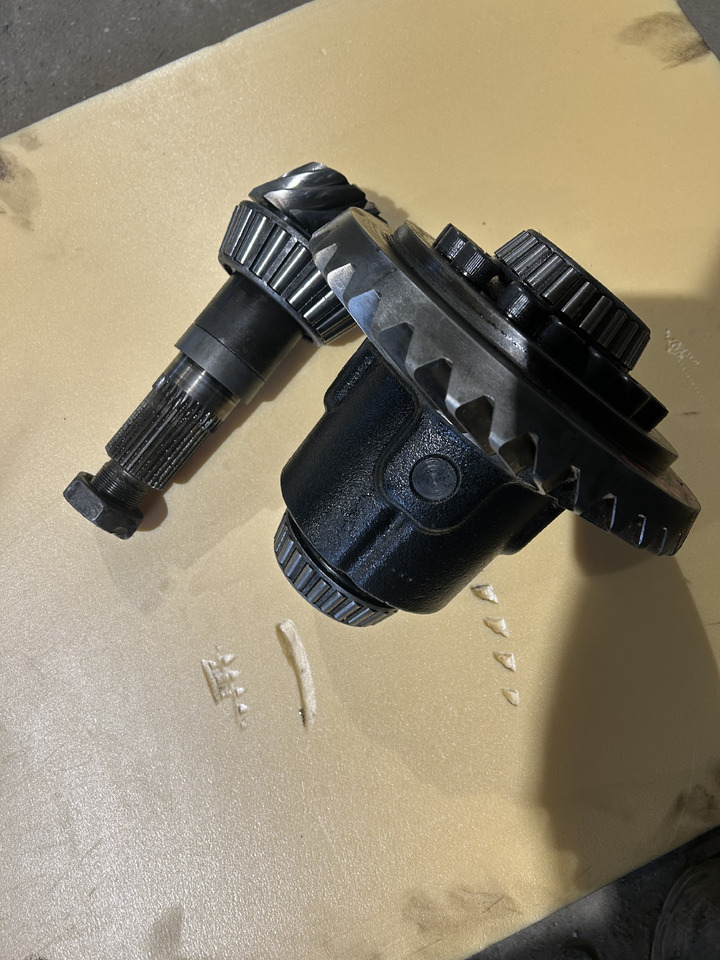 ZF 4472 348 064 35:12 - Differential gear for Wheel excavator: picture 2 ZF 4472 348 064 35:12 - Differential gear for Wheel excavator: picture 2