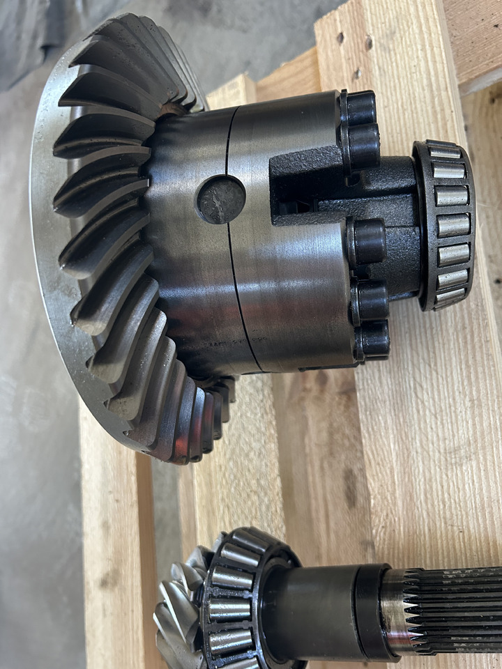 ZF MT-E3050 - Differential gear for Excavator: picture 5 ZF MT-E3050 - Differential gear for Excavator: picture 5