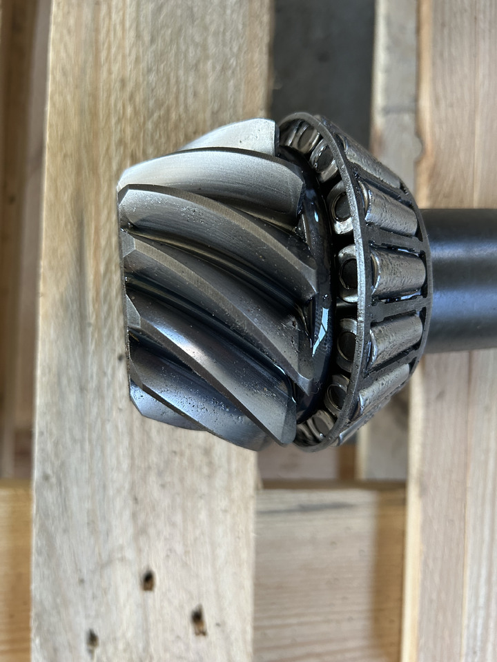 ZF MT-E3050 - Differential gear for Excavator: picture 4 ZF MT-E3050 - Differential gear for Excavator: picture 4