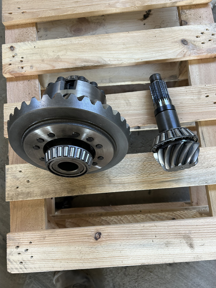 ZF MT-E3050 - Differential gear for Excavator: picture 1 ZF MT-E3050 - Differential gear for Excavator: picture 1