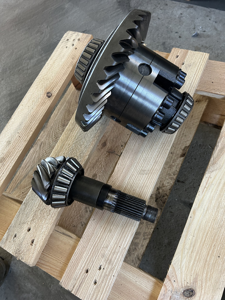 ZF MT-E3050 - Differential gear for Excavator: picture 3 ZF MT-E3050 - Differential gear for Excavator: picture 3