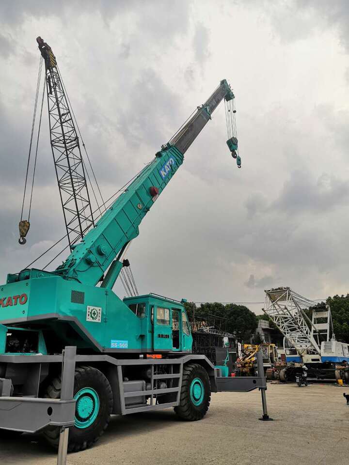 KATO KR500H - Rough terrain crane: picture 1 KATO KR500H - Rough terrain crane: picture 1