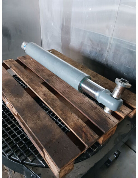 Liebherr A914 - Hydraulic cylinder: picture 3 Liebherr A914 - Hydraulic cylinder: picture 3