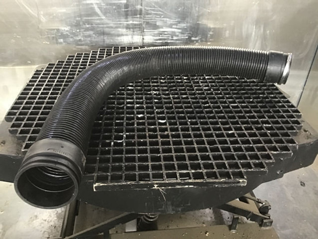 Liebherr A928 / R926 / R930 - Air intake pipe: picture 3 Liebherr A928 / R926 / R930 - Air intake pipe: picture 3