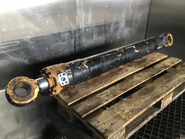 Liebherr Bucket Cylinder - Hydraulic cylinder: picture 2 Liebherr Bucket Cylinder - Hydraulic cylinder: picture 2