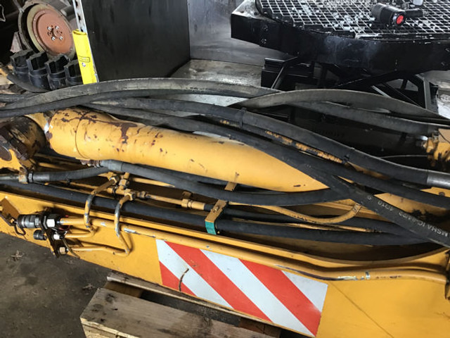 Liebherr Bucket Cylinder - Hydraulic cylinder: picture 1 Liebherr Bucket Cylinder - Hydraulic cylinder: picture 1