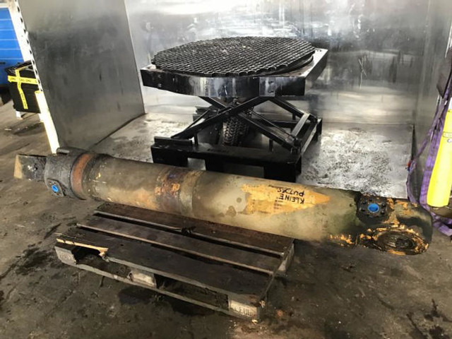 Liebherr Bucket Cylinder - Hydraulic cylinder: picture 1 Liebherr Bucket Cylinder - Hydraulic cylinder: picture 1