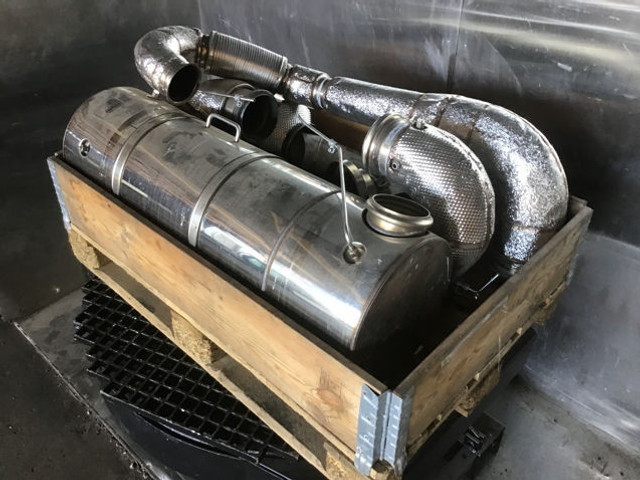 Liebherr Exhaust Set - Muffler/ Exhaust system: picture 3 Liebherr Exhaust Set - Muffler/ Exhaust system: picture 3