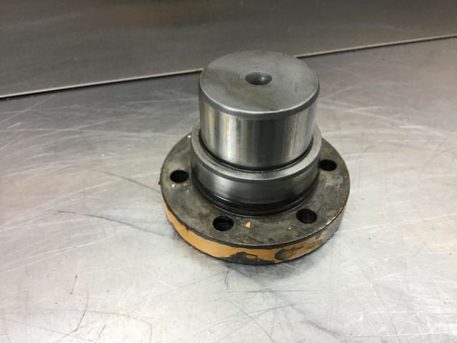Liebherr Flange - Coolant pump: picture 1 Liebherr Flange - Coolant pump: picture 1