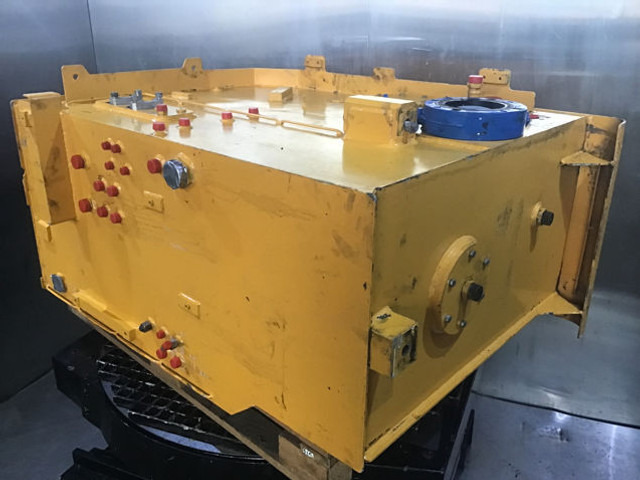 Liebherr Hydraulic Tank - Hydraulic tank: picture 3 Liebherr Hydraulic Tank - Hydraulic tank: picture 3