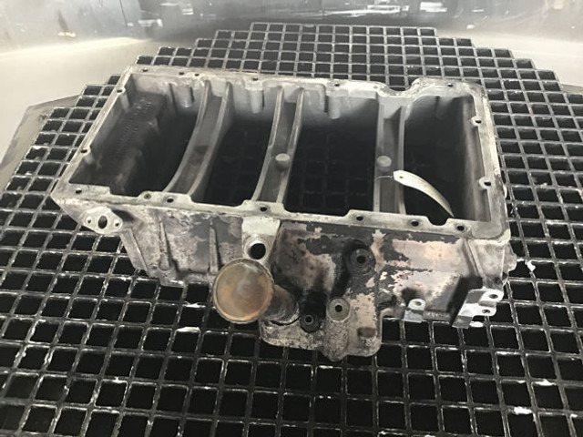 Liebherr Oil Sump - Oil filter: picture 3 Liebherr Oil Sump - Oil filter: picture 3