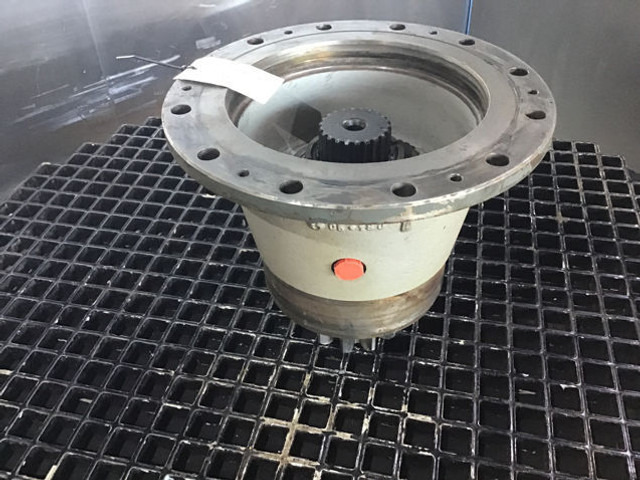 Liebherr Output Shaft Housing - Wheel hub: picture 2 Liebherr Output Shaft Housing - Wheel hub: picture 2