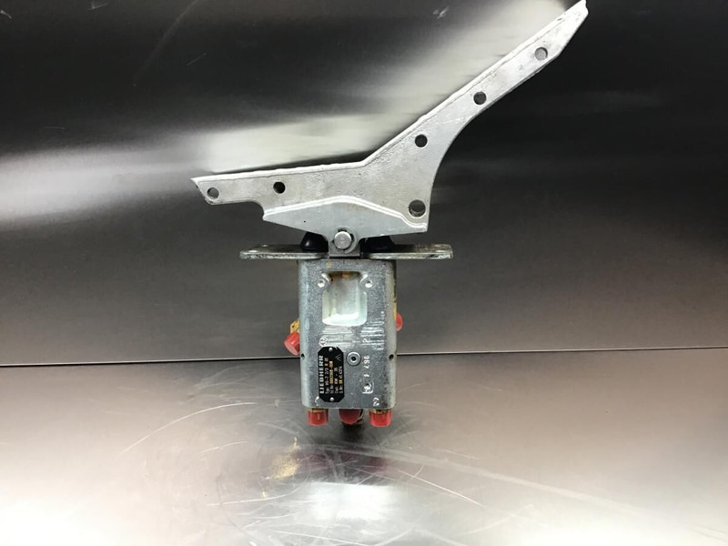 Liebherr Pilot Control Unit - Pedal: picture 1 Liebherr Pilot Control Unit - Pedal: picture 1