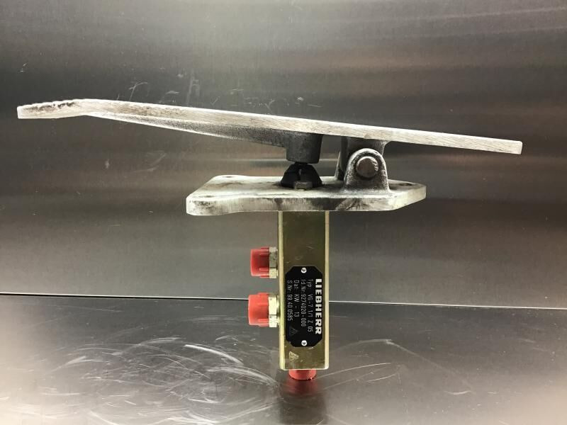 Liebherr Pilot Control Unit - Pedal: picture 3 Liebherr Pilot Control Unit - Pedal: picture 3