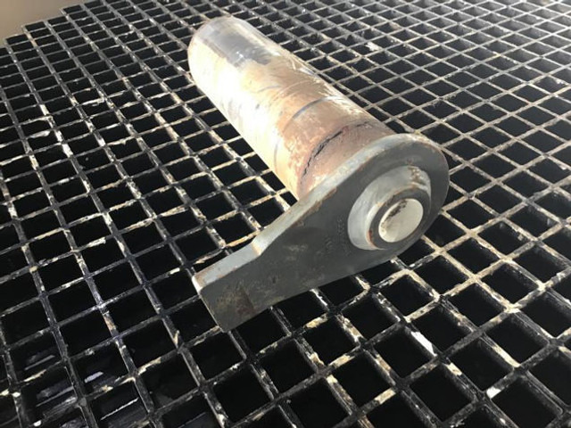 Engine and parts Liebherr Pin 100x380x330: picture 11