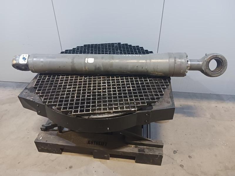 Liebherr R922 LC / R922 NLC / R922 SLC / R922 XLC - Hydraulic cylinder: picture 1 Liebherr R922 LC / R922 NLC / R922 SLC / R922 XLC - Hydraulic cylinder: picture 1