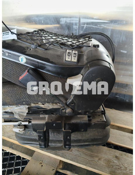 Liebherr R926 COMP - Seat: picture 2 Liebherr R926 COMP - Seat: picture 2