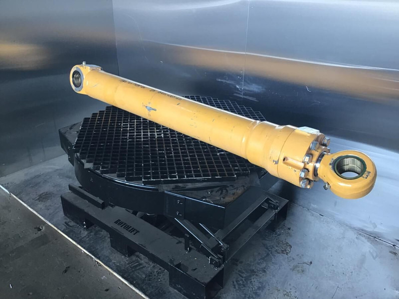 Liebherr R944C Li - Hydraulic cylinder: picture 2 Liebherr R944C Li - Hydraulic cylinder: picture 2