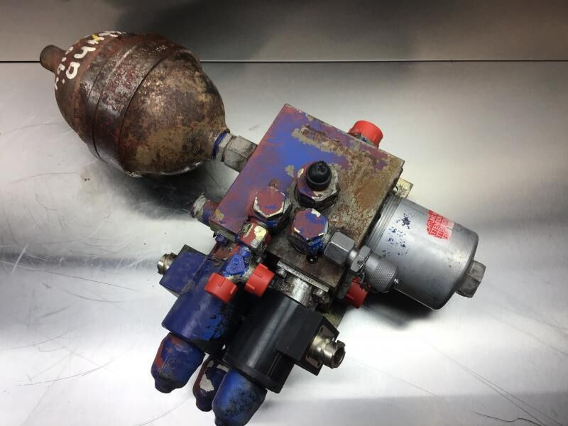 Liebherr R964 - Hydraulics: picture 2 Liebherr R964 - Hydraulics: picture 2