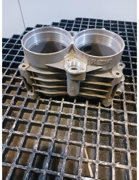 Liebherr R964C / R974C - Fuel filter: picture 1 Liebherr R964C / R974C - Fuel filter: picture 1