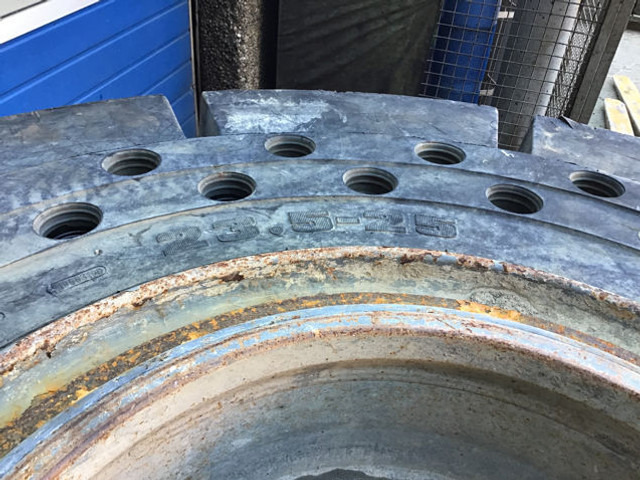 Wheels and tires Liebherr Tires 23,5R25: picture 6