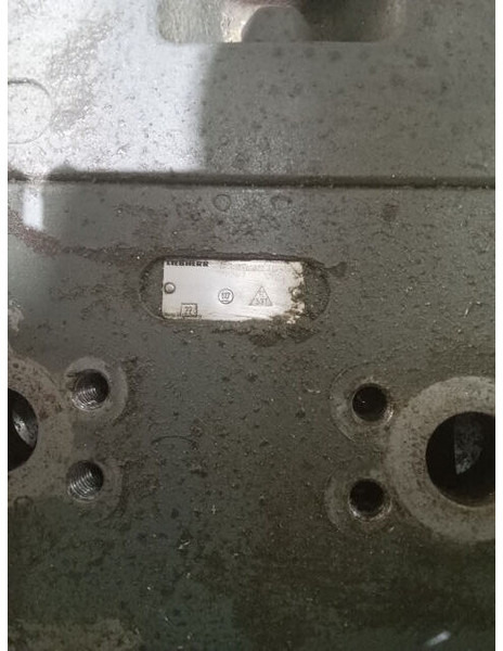 Liebherr Valveblock 964C - Cylinder block: picture 1 Liebherr Valveblock 964C - Cylinder block: picture 1