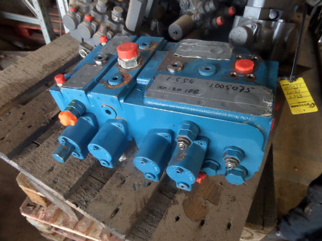 Liebherr Valveblock - Cylinder block: picture 1 Liebherr Valveblock - Cylinder block: picture 1